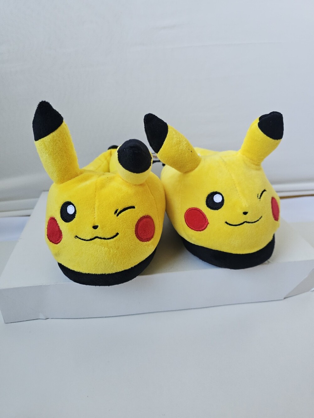 Pokémon Ground Up Pikachu 3D Plush Slippers Size 11-12 NWT